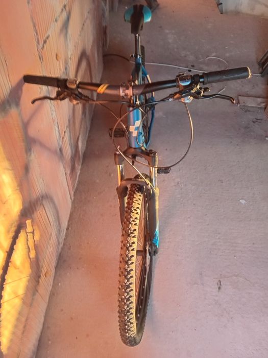 Vînd bicicleta cube pe 29.