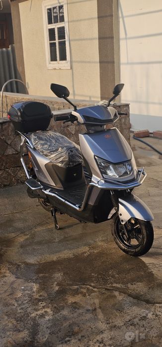 Продам электроскутер yulong