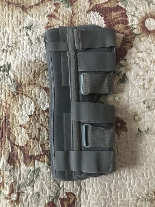 Лангета для коленного сустава