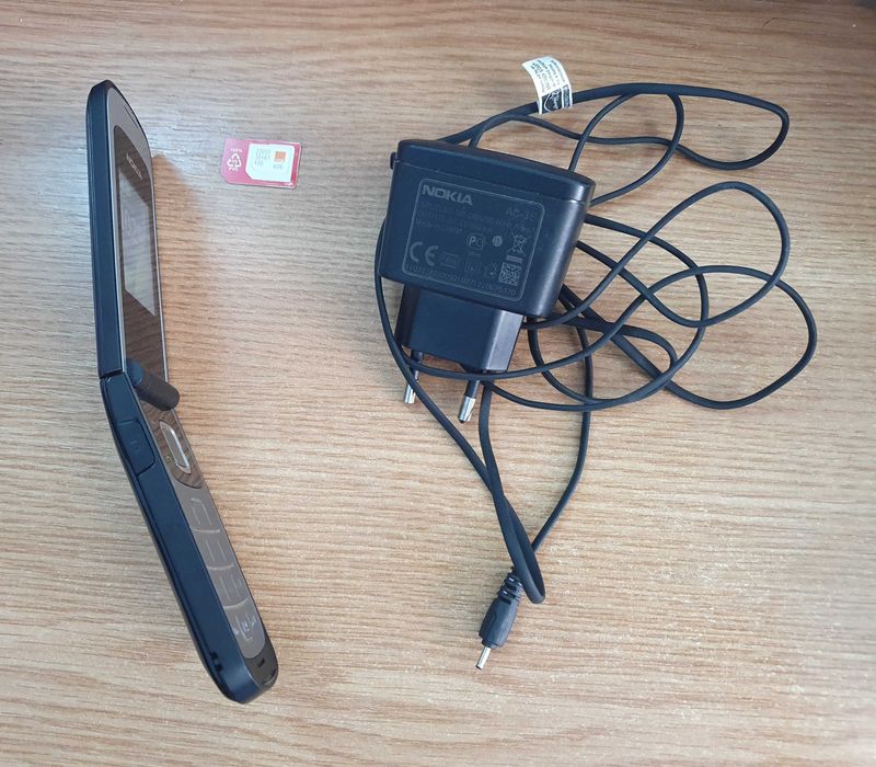 Telefon Nokia 2720 clapeta taste butoane necodat seniori ca nou