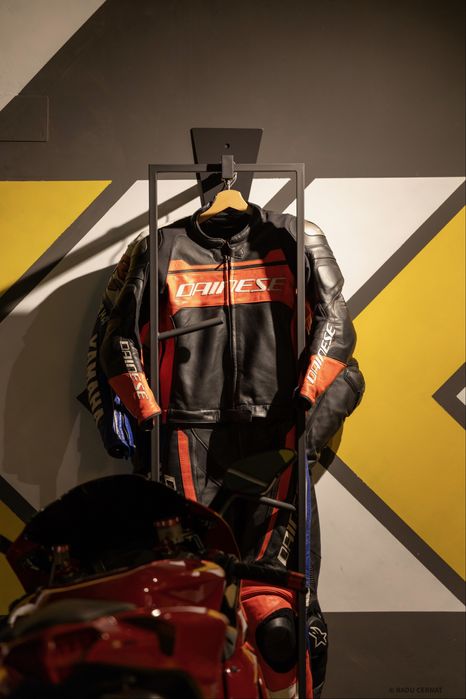 Cuier echipament moto Ducati Suzuki BMW Yamaha LTM Alpinestars Furygan