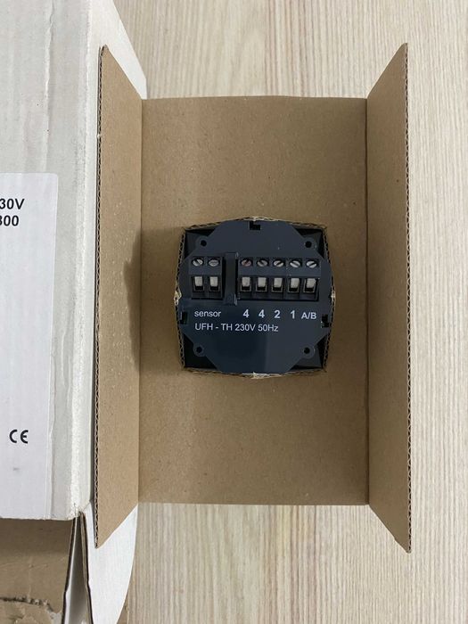 Termostat digital încălzire pardoseala Purmo TempCo  150 ron / buc