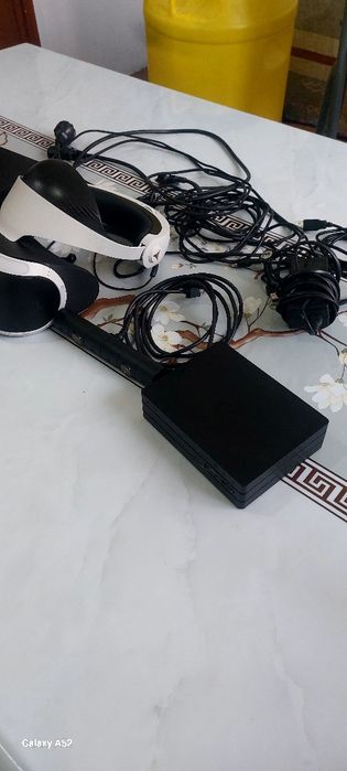 PlayStation 4 Pro + VR комплект + 3 геймпада