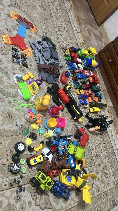 Ойыншықтар сатылады