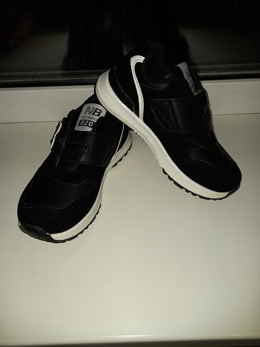 Продам новые кроссовки