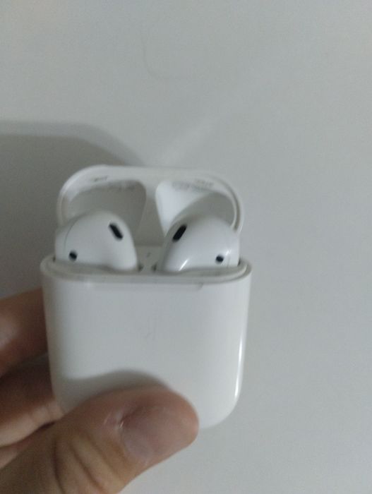 Airpods 2 поколений