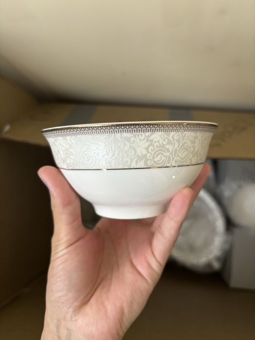 Продам набор посуды для гостей