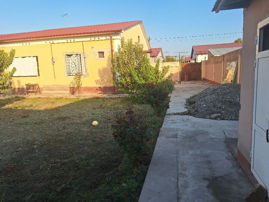 Янги катта куйлик катта бозори ёнида котедж 6сотих 5хона