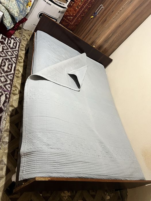 Продается кровать полуторка с ортопедическим  матрасом