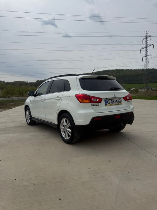 Vând Mitsubishi ASX