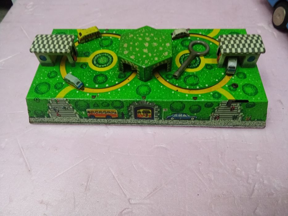 Ретро  метални играчки