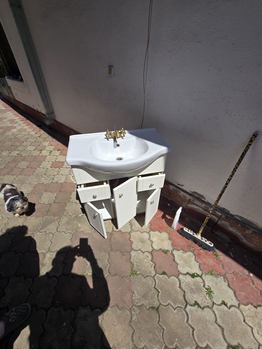 mobilier baie ghiuveta si baterie