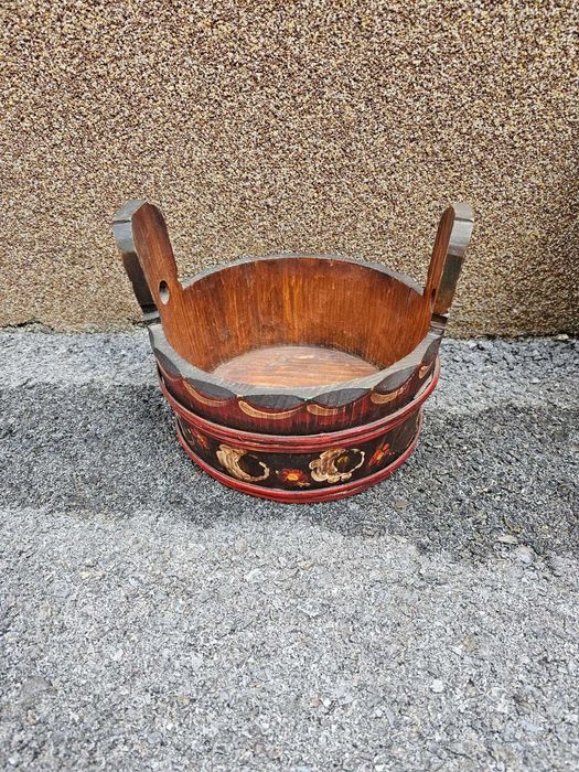 Витрина за стена