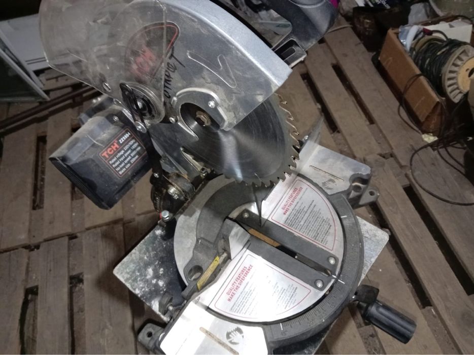 Торцовая пила 1 шт