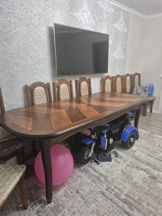 Продам стол и стулья. Дерево дуб
