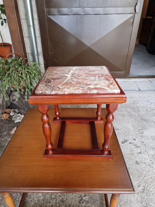 Превъзходна антикварна масичка