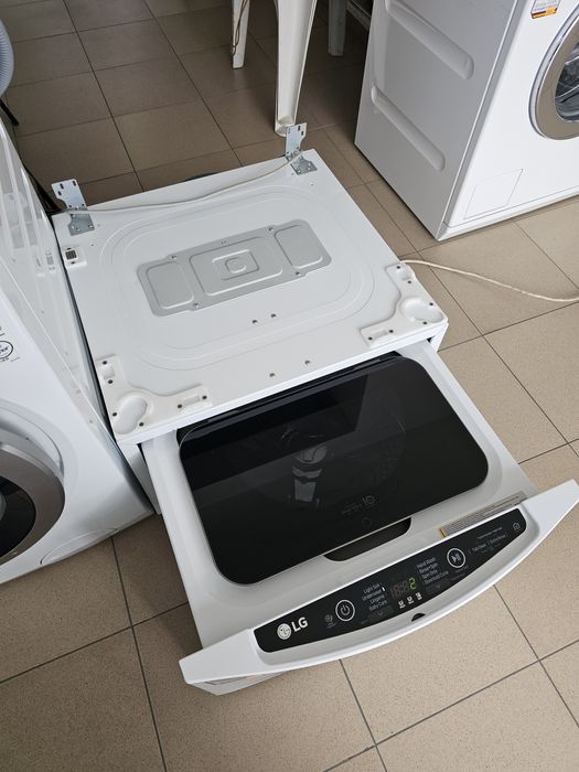 Малка Пералня LG