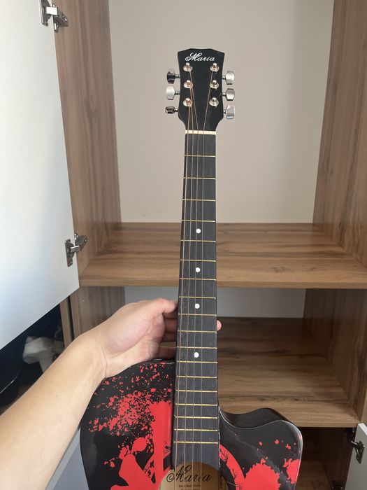 Продам гитару Мариа