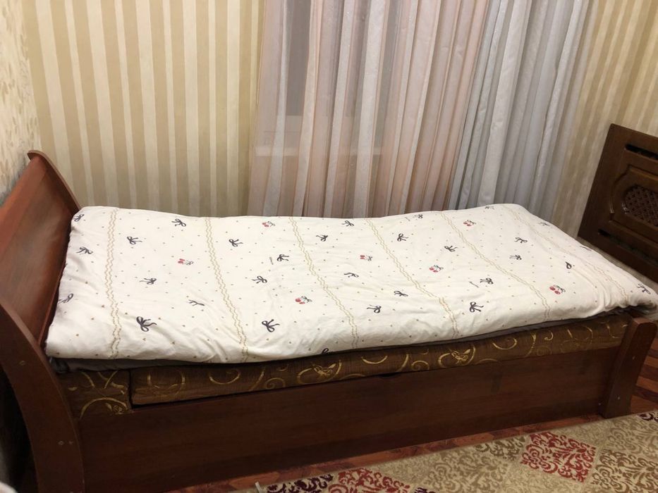 1kishilik krovat sotiladi