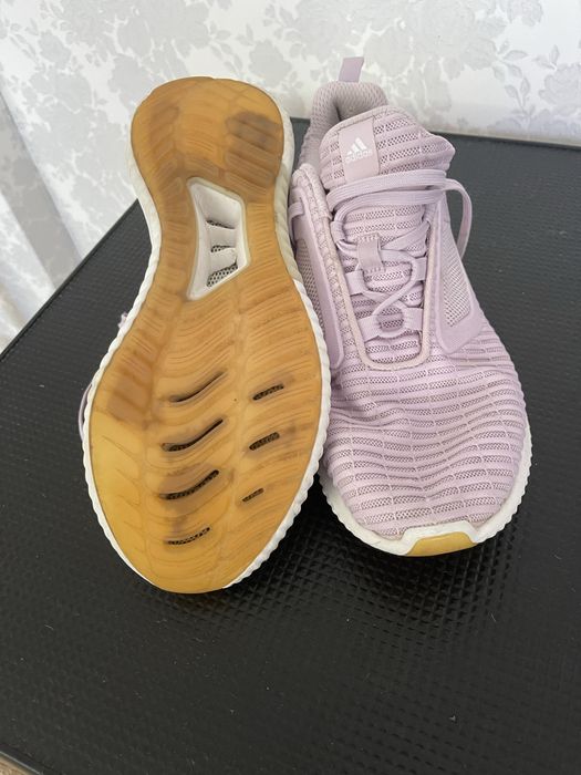 Продам кроссовки Adidas б/у, размер 40,5