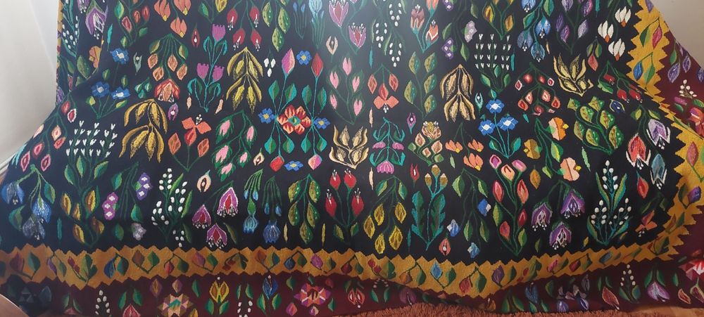 Covor oltenesc autentic, țesut manual din lână, peste 50 ani, 280x180 cm

Descriere: