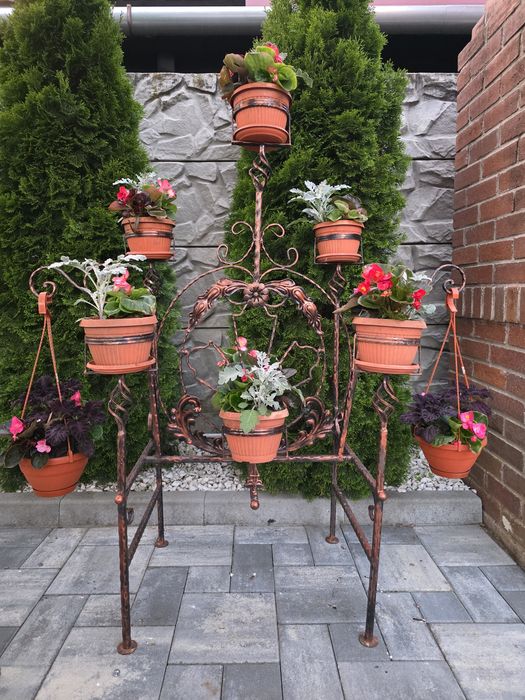 Suport din fier pentru flori