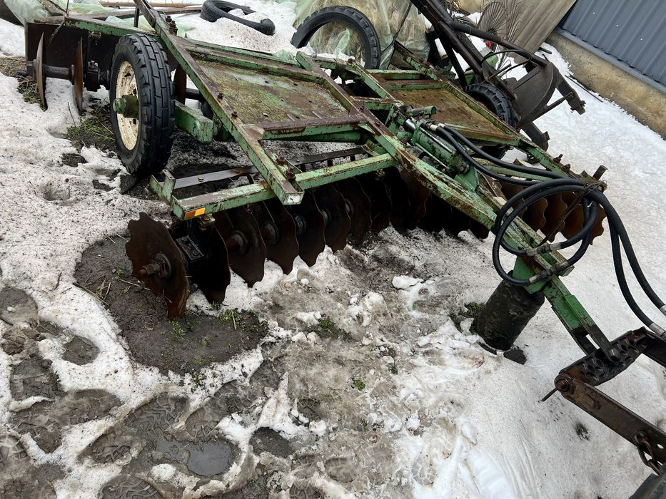 Tractor u 650 m cu utilaje
