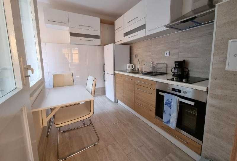 Дава се под наем Тристаен апартамент в София, Дианабад - 120 кв.м за 700 € - Снимка #1