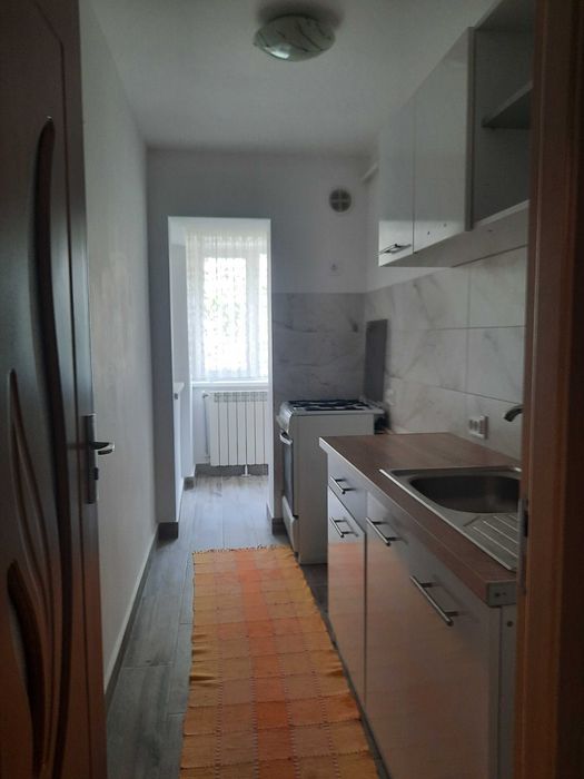 Închiriez garsoniera