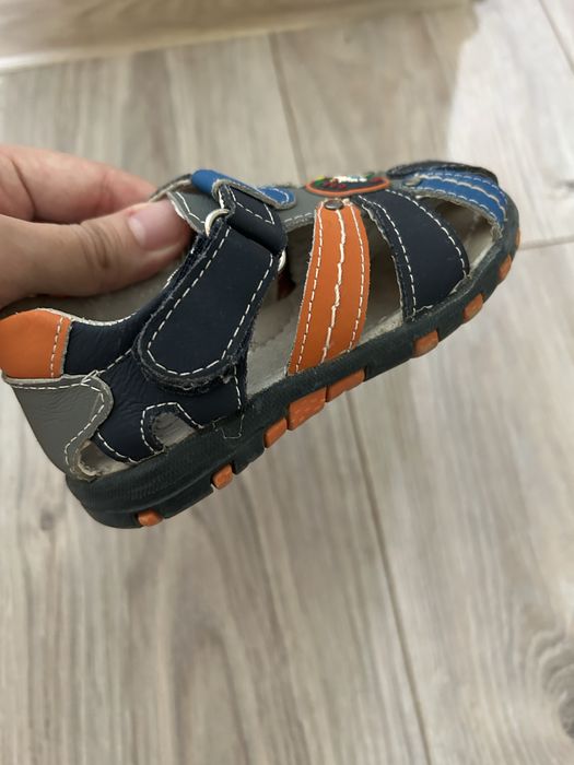 Продам детские сандали