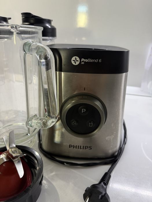 PHILIPS мощен блендер