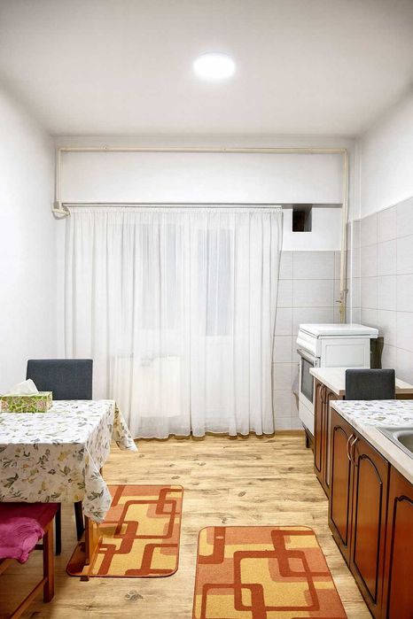 Inchiriez Apartament 3 camere-zona 1 Mai