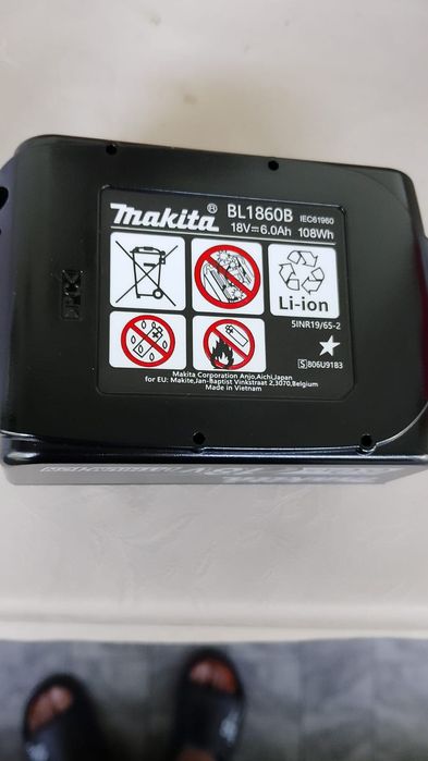 O buc. baterie Makita de 6a Nou