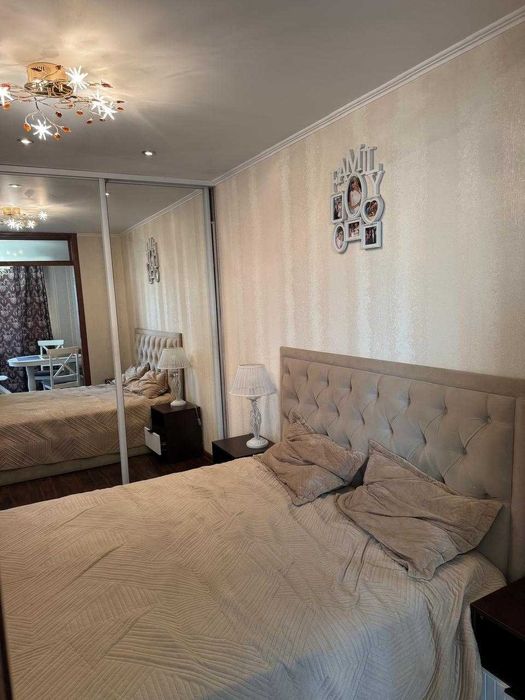 Продам 4 комн квартиру на Достык молле