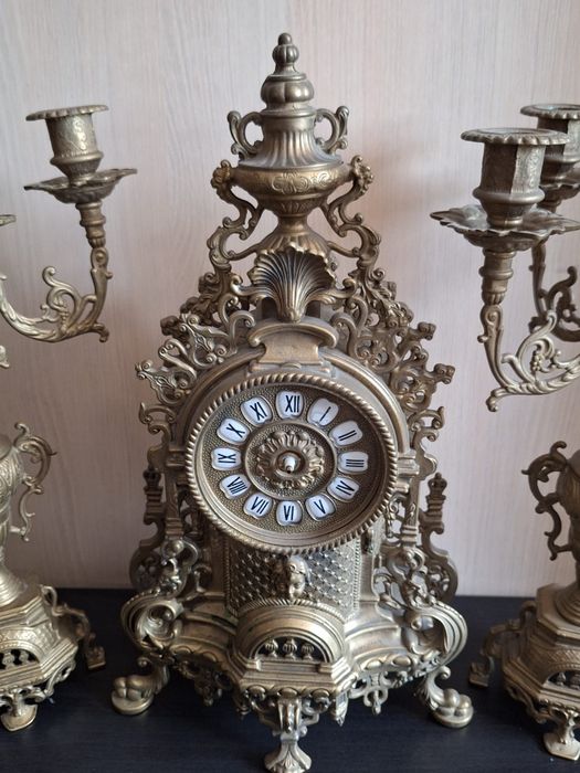 Ceas cu doua sfesnice din bronz