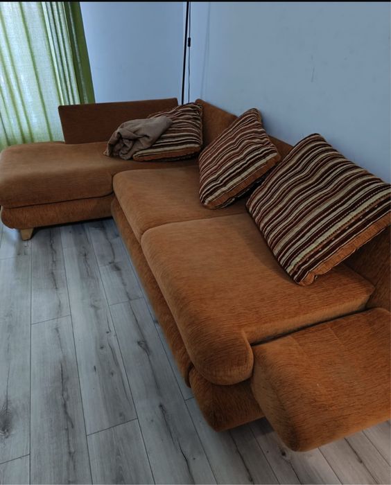 Диван угловой ..