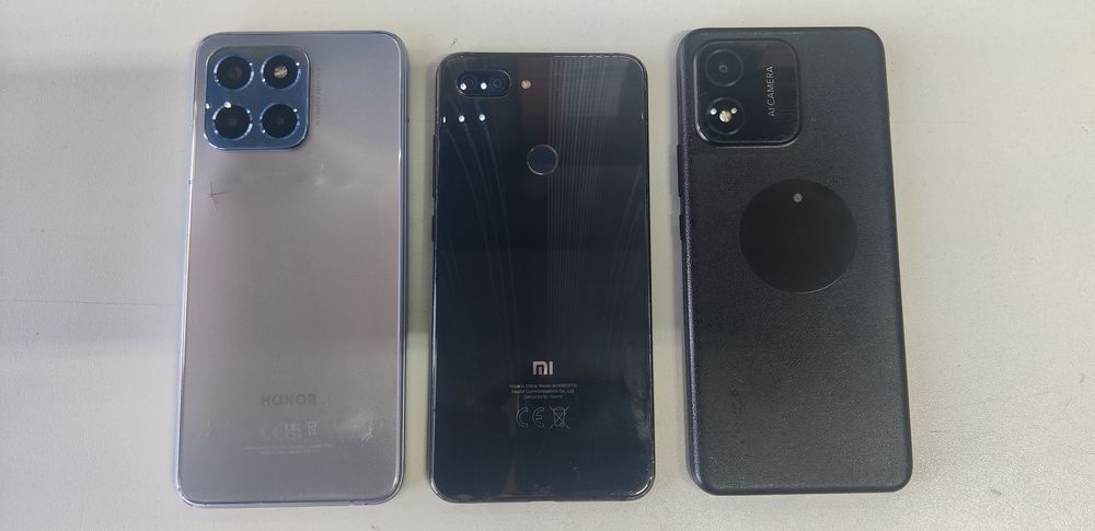 Продам телефоны по 15 тысяч.