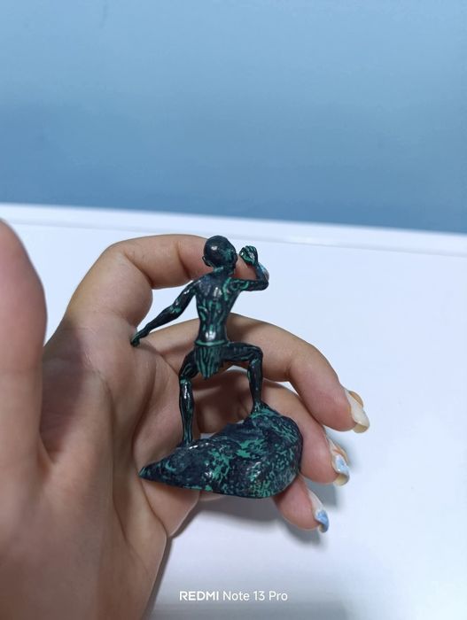 Метална фигурка не я лови магнит