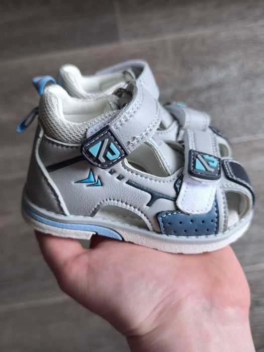 Новые босоножки 19 размера