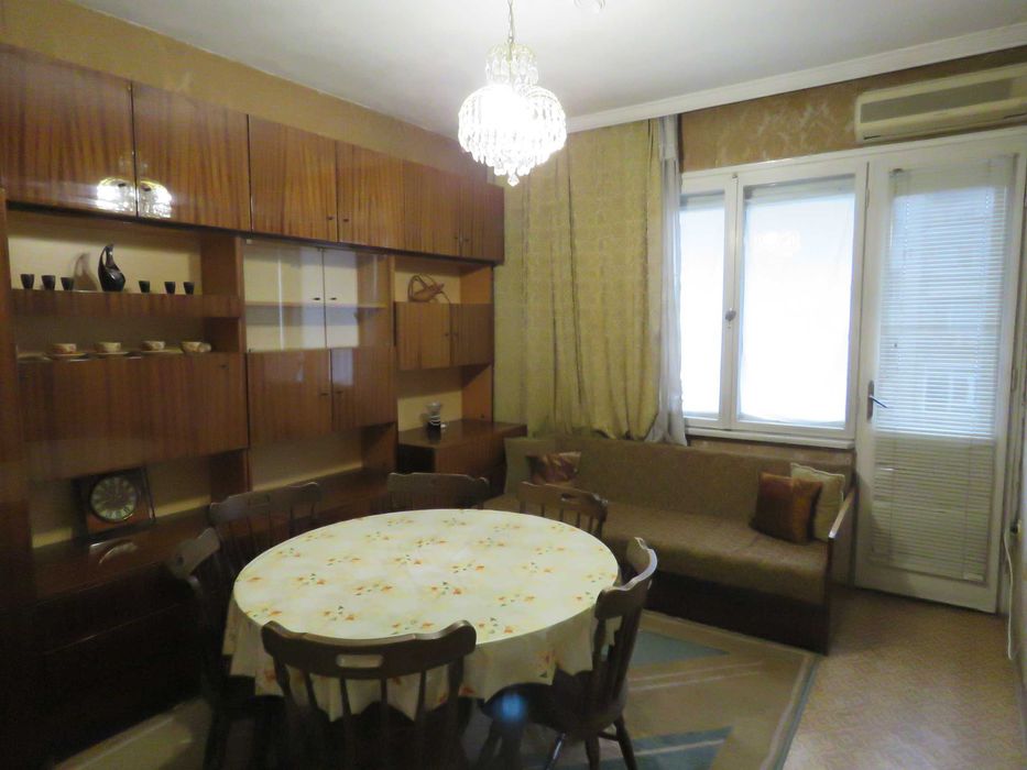 Дава се под наем Двустаен апартамент в Варна, Център - 55 кв.м за 239.7 € - Снимка #1