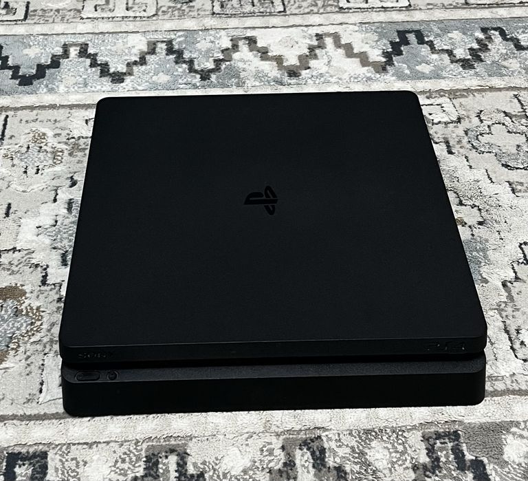 СРОЧНО продаю PS4 с VR