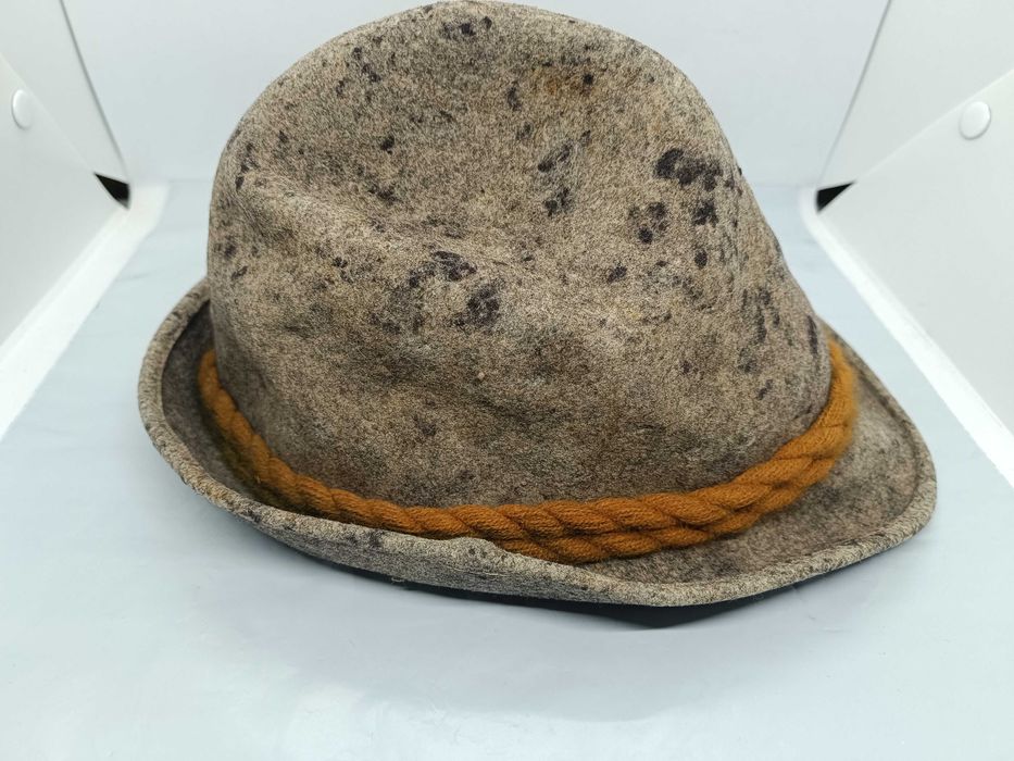 Две стари тиролски шапки