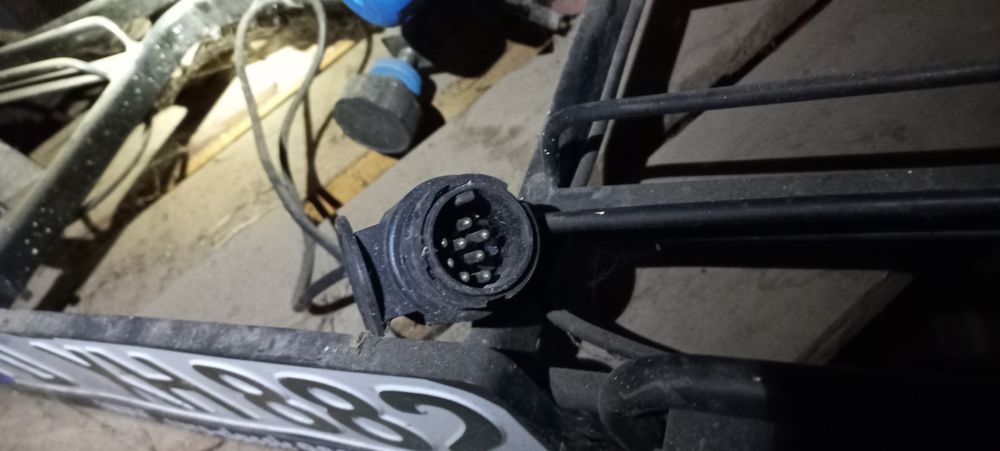 Стойка за 2 бр велосипеди Thule ( за теглич)