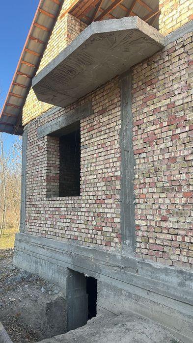 Продам недостроенный дом с мансардой