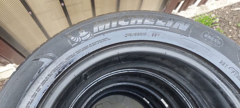 Vând Cauciucuri Michelin de vara 215/60/17 tot setul  300 lei!