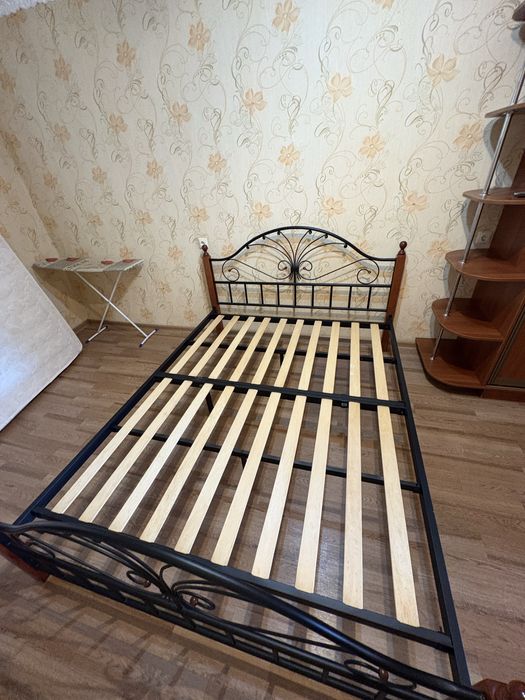 Продам двуспальную кровать
