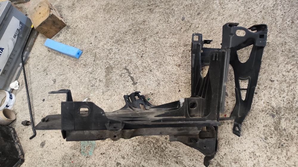 Ляв държач фар за бмв ф10 ф11