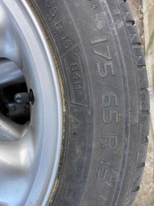 Vand jante  175/65 R15 + cauciucuri de vara