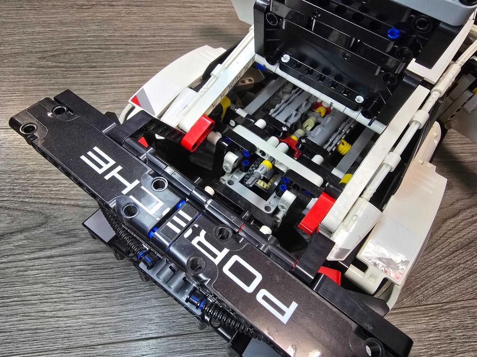 LEGO Technic - Porsche 911 RSR 42096, 1580 piese