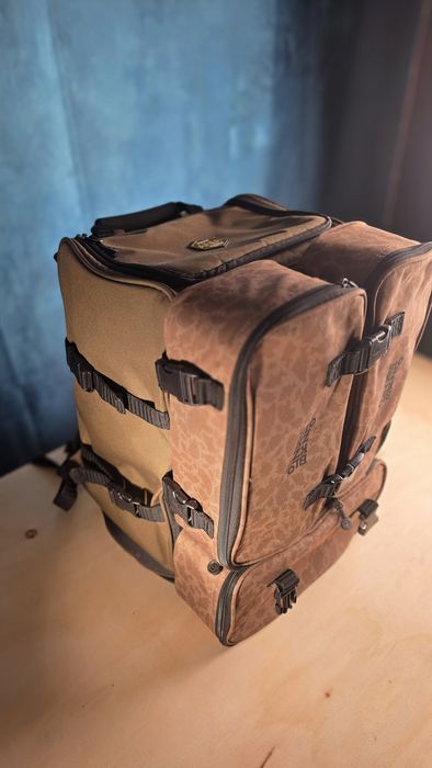 Bagajerie pescuit crap Delphin Area Carpat. Geanta lansete si rucsac